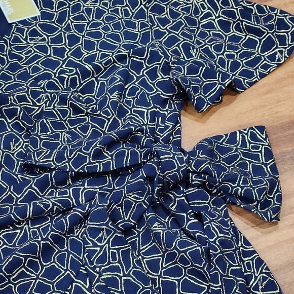 🔸️NWT Michael Kors Blue & Gold Wraparound Top XLarge - Picture 6 of 11